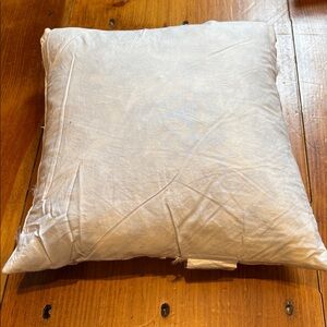 VANTAGE CROWN 13" x 13" Square Feather Filled Pillow Insert
